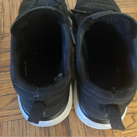 APL Techloom Pro Sneakers in Metallic Black/White Size 6.5 - Picture 7 of 10